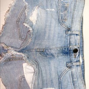 H & M light wash jean shorts